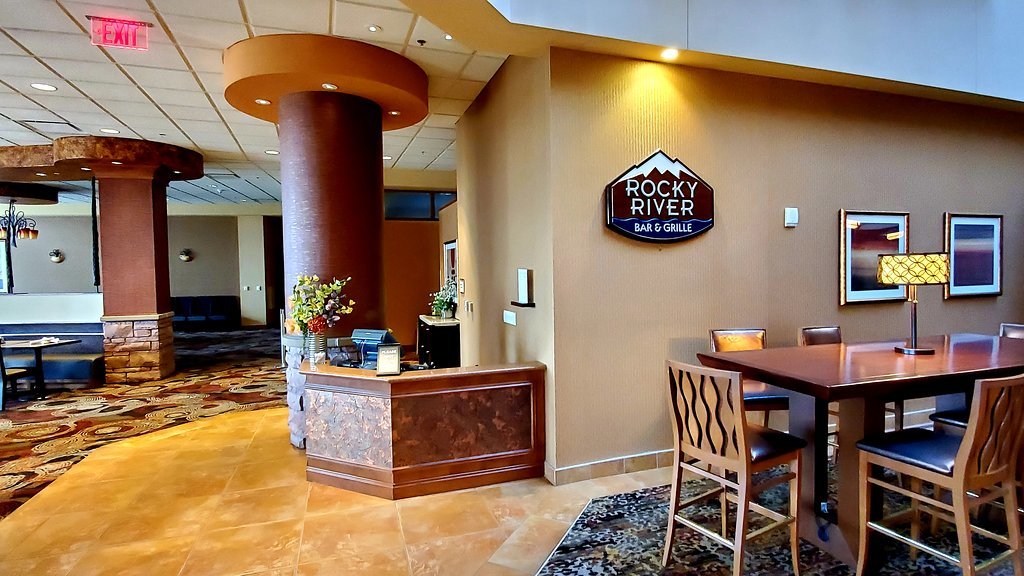 Rocky River Bar & Grille